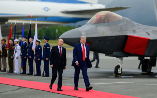 Белый дом назвал встречу Трампа и Путина на Аляске «исторической», фото