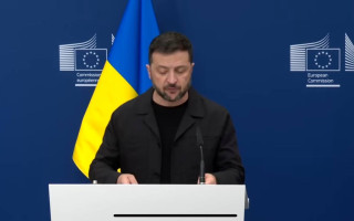 Территориальные вопросы будут обсуждать только лидеры Украины и России во время трехсторонней встречи США, – Зеленский