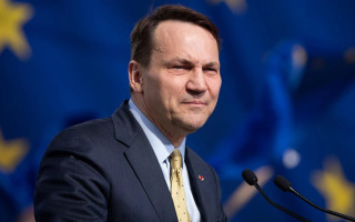 Тиск має бути на Росію як агресора, а не на Україну як жертву – Радослав Сікорський