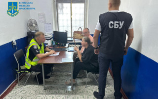 У Вінниці викрито керівницю благодійного фонду, яка разом зі спільником продавала гуманітарні авто для ЗСУ