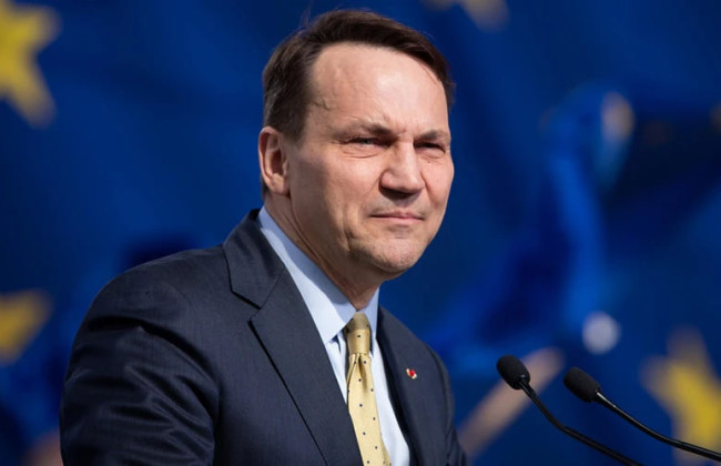 Давление должно быть на Россию как агрессора, а не на Украину как жертву – Радослав Сикорский