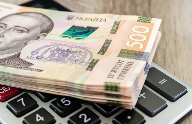 Получает ли зарплату работник с нефиксированным временем, не выполнявший в течение месяца работу — разъяснение