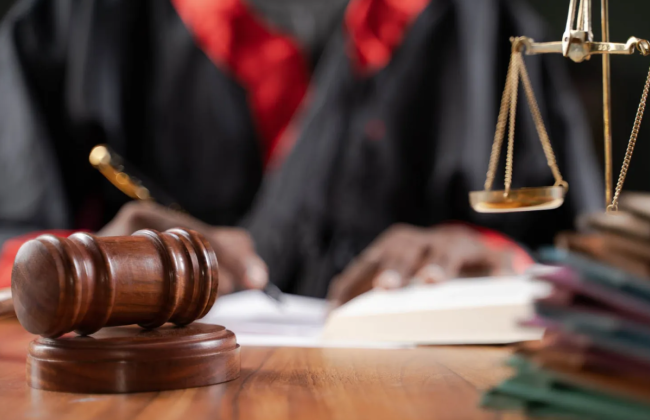 У Британії відсторонили суддю, який розкрив особу ймовірної жертви насильства