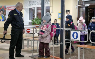 Апеляційний суд не знайшов доказів порушення прав на освіту через шкільний металодетектор — деталі справи