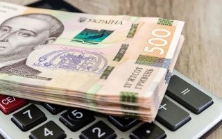 Получает ли зарплату работник с нефиксированным временем, не выполнявший в течение месяца работу — разъяснение