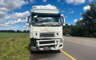 Под Белой Церковью Volvo врезался в припаркованный автомобиль, от удара тот перевернулся – есть погибшие