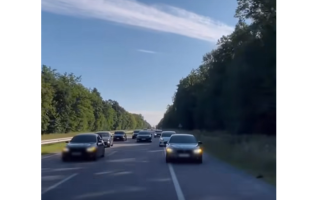 В Ровенской области полиция сорвала незаконные автогонки – видео