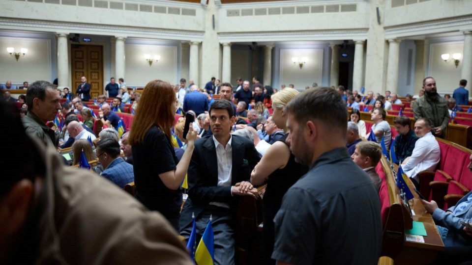Верховная Рада одобрила законопроект о выплате 50 тысяч грн всем женщинам, родившим ребенка