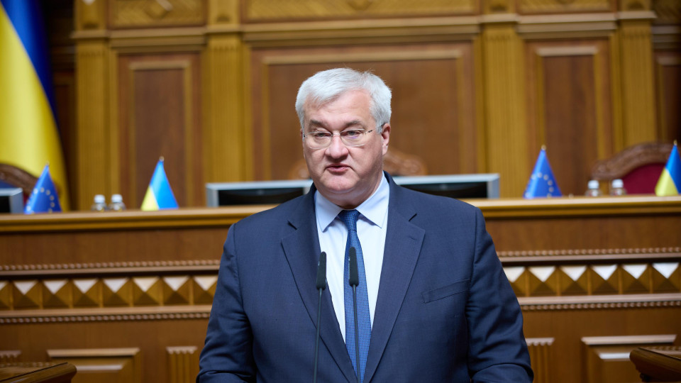 Українці за кордоном для нотаріальних дій тепер можуть подати документи через «е-Консул» в усіх українських дипустановах – Андрій Сибіга