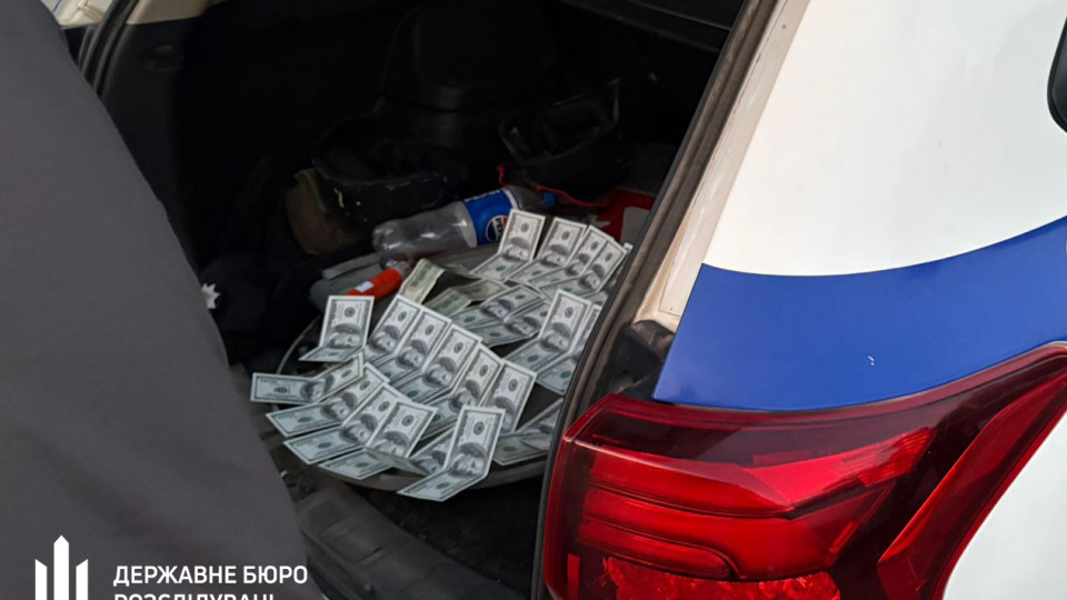 Полицейский с Волыни за $8 тысяч помог военнообязанному сбежать в Молдову — ГБР