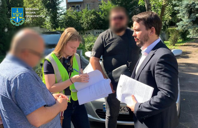 Экс-чиновника Шевченковской РГА подозревают в переплате 1,8 млн гривен за ремонт школьных укрытий