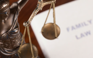 Шість місяців ув’язнення: у Британії батько проігнорував рішення суду про повернення доньки з Ірану