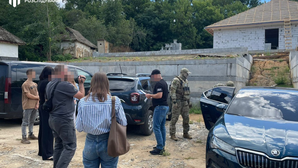 Ексначальник ДСНС на Вінниччині змушував підлеглих рятувальників будувати йому будинки  — ДБР