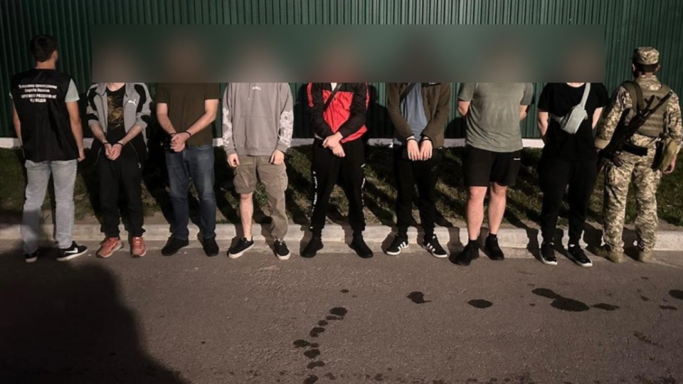 На Закарпатті затримали сімох ухилянтів: платили до 15 тисяч доларів за виїзд