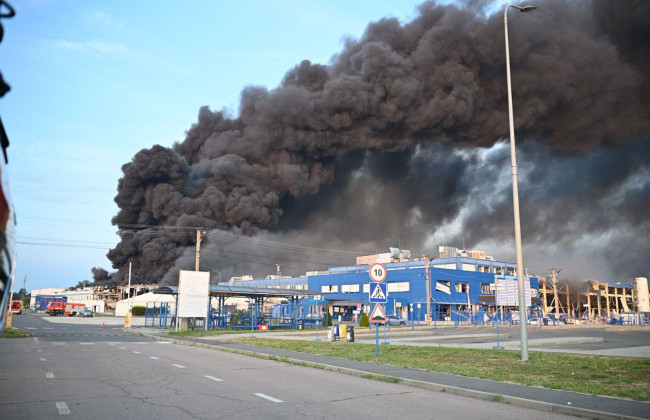 Враг атаковал ракетами предприятие в Мукачево: много пострадавших, людей призывают не выходить на улицу