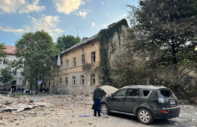 Львов пережил ракетно-дроновый удар: повреждены дома, есть погибший
