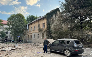 Львів пережив ракетно-дроновий удар: пошкоджені будинки, є загиблий