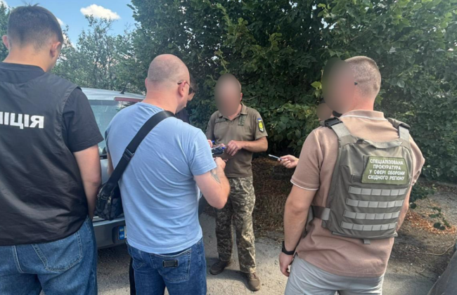 На Днепропетровщине командир роты потребовал ежемесячно 10 тысяч гривен за сокрытие СЗЧ