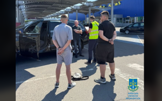 На Київщині затримали чоловіка, який взяв 10 тисяч доларів за вплив на ВЛК для встановлення інвалідності