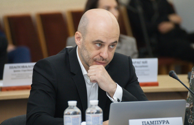 Максим Пампура объяснил, почему ГСА бережет финансовый ресурс, хотя имеет средства на повышение зарплат в аппаратах судов