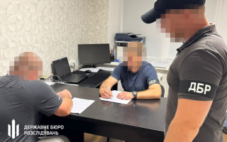 На Донеччині посадовець частини організував незаконні виплати військовим, які не воювали — ДБР
