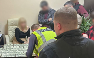В Каменце-Подольском адвокат требовала $8 тысяч за помощь в пересечении границы — ее будут судить