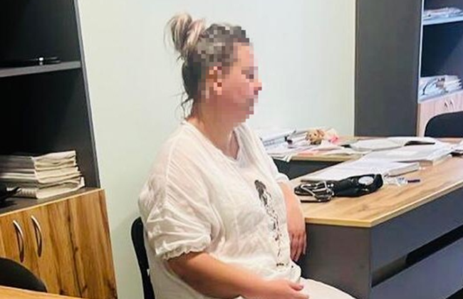 В Николаевской области мошенница забрала доллары и евро у женщины, а взамен отдала сувенирные деньги