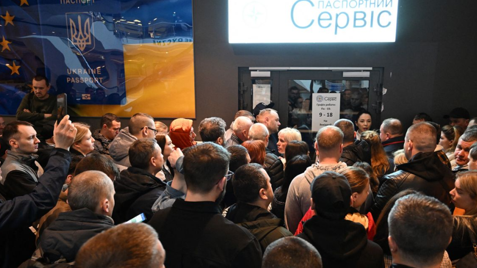 Військовозобов’язаним чоловікам за кордоном може загрожувати кримінальне переслідування, якщо вони не повернуться – Кабмін вніс законопроект