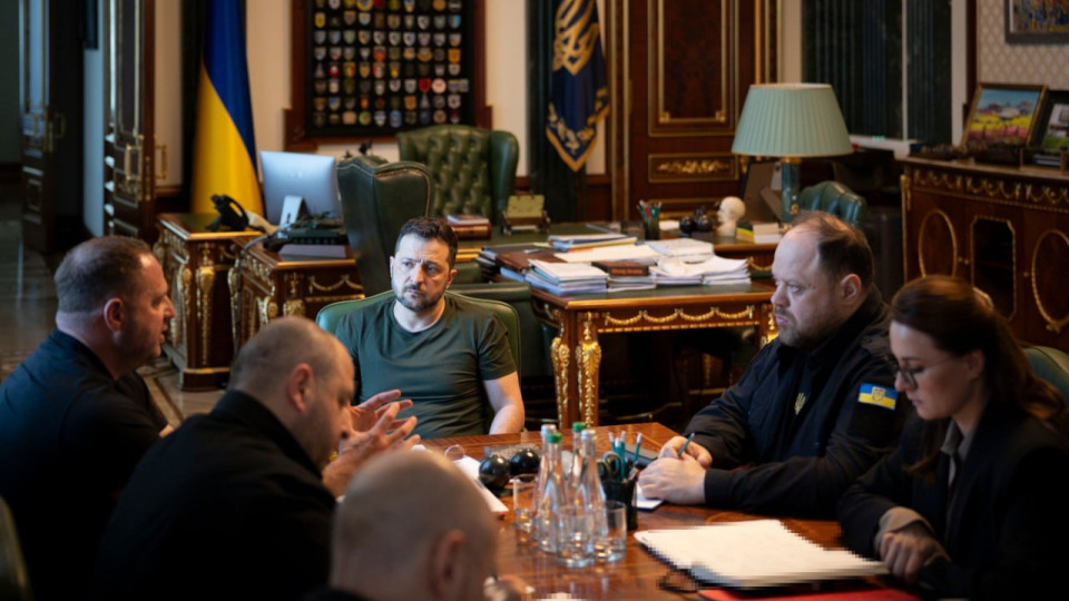 Зеленський підписав два укази про санкції: синхронізація з Канадою та обмеження проти 28 осіб