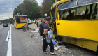 Маршрутка врезалась в автобус – в полиции сообщили детали ДТП на Телиги в Киеве, фото