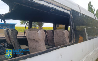 На Дніпропетровщині дрон РФ влучив у мікроавтобус: є загиблий