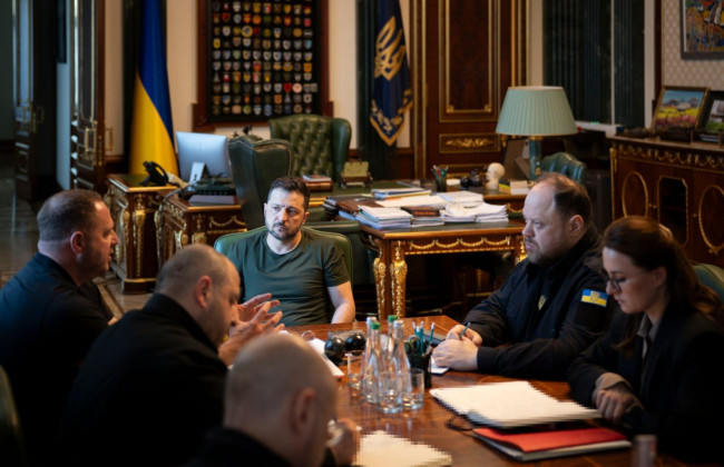 Зеленский подписал два указа о санкциях: синхронизация с Канадой и ограничения против 28 лиц