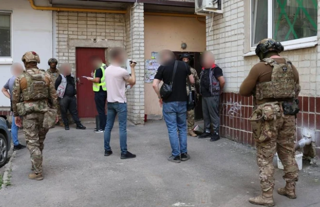 В Харькове злоумышленники напали на 89-летнюю мать военного и требовали деньги