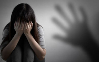 На Полтавщині жінка знущалася з дитини та знімала це на відео для заробітку