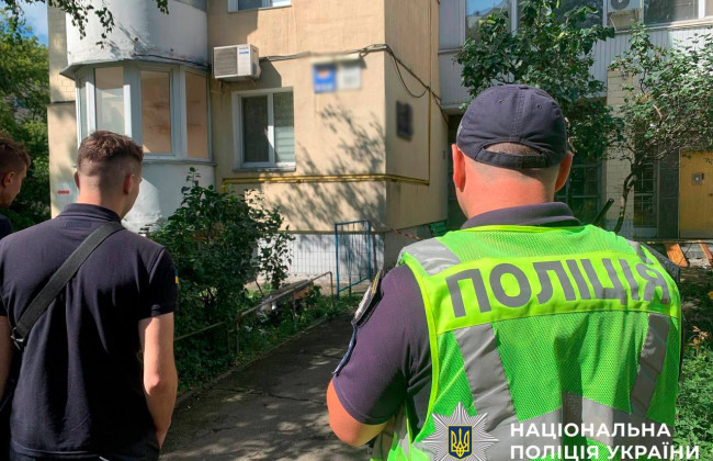 У Солом’янському районі Києві уламки безпілотника впали поблизу багатоповерхівки, фото