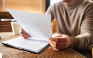 У Держпраці роз’яснили, чи дозволяється доручати обов’язки відсутнього працівника іншому без його згоди