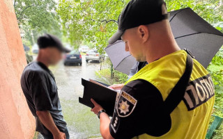 У Києві чоловік кинув гранату між житловими будинками