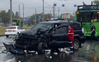 В Харькове масштабное ДТП с участием общественного транспорта и авто Toyota – фото