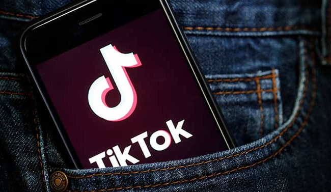 TikTok освобождает сотни модераторов контента, делая ставку на искусственный интеллект
