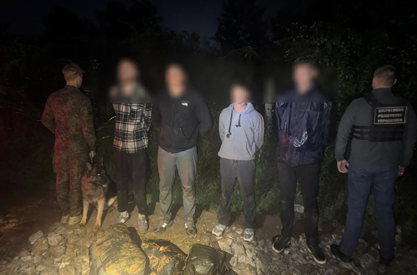 Сам пішов і ще трьох прихопив – на Закарпатті затримали чотирьох порушників кордону