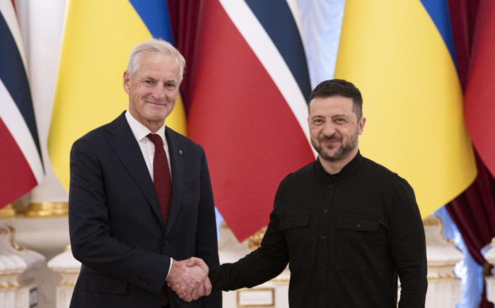 Зеленський очікує від Європи мільярд доларів щомісяця на закупівлю зброї у США