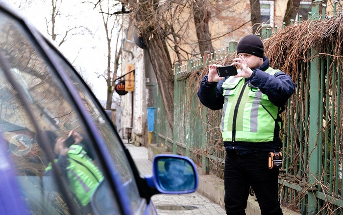 Свідки зможуть фіксувати паркування на місцях для осіб з інвалідністю і передавати дані про порушників через веб-портал — законопроект