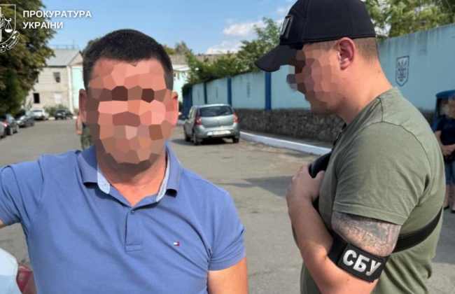 В Киевской области директор госпредприятия требовал ежемесячные «откаты» за пошив формы для ВСУ