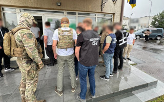 15-20 тисяч доларів за «пакет послуг»: на Львівщині викрили схему виїзду військовозобов’язаних за кордон