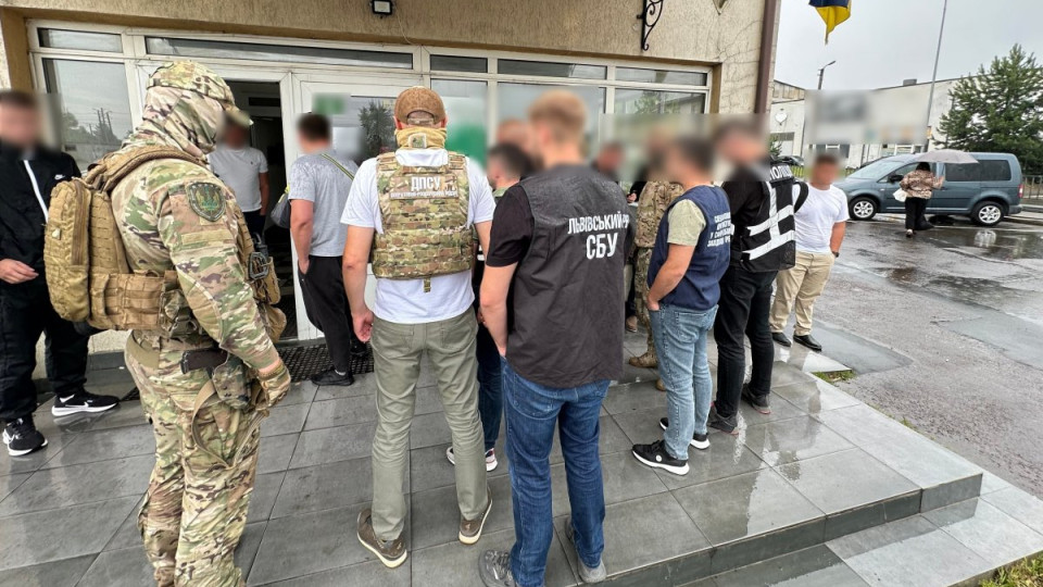 15-20 тисяч доларів за «пакет послуг»: на Львівщині викрили схему виїзду військовозобов’язаних за кордон