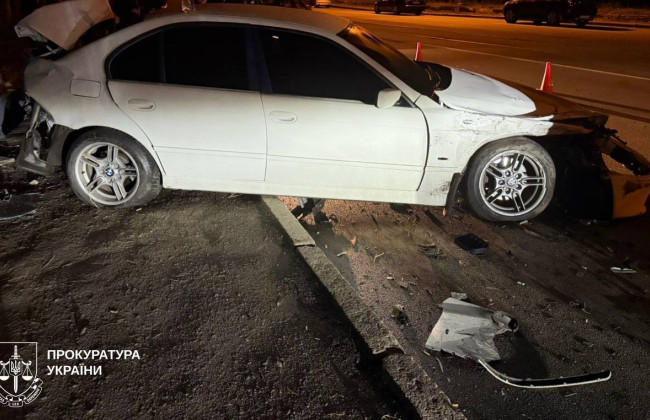 У Харкові водій «BMW» протаранив припарковане авто та збив пішохода