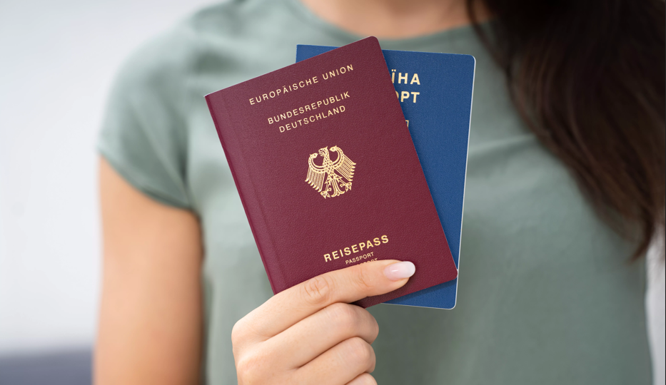 Закон про множинне громадянство не дає відповіді на питання, з якими країнами можливе множинне громадянство, що буде з військовим обов’язком і соцзабезпеченням