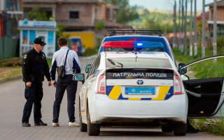 «Статья 130 или едем в ТЦК» – суд признал незаконными действия полицейских, которые придирались к владельцу сломавшегося в дороге автомобиля