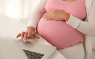 Чи надається державна допомога при вагітності, якщо жінка стоїть на обліку в центрі зайнятості — роз’яснення