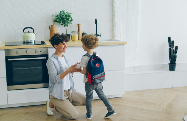 «Пакунок школяра»: майже 1700 родин першокласників отримали відмову – чому